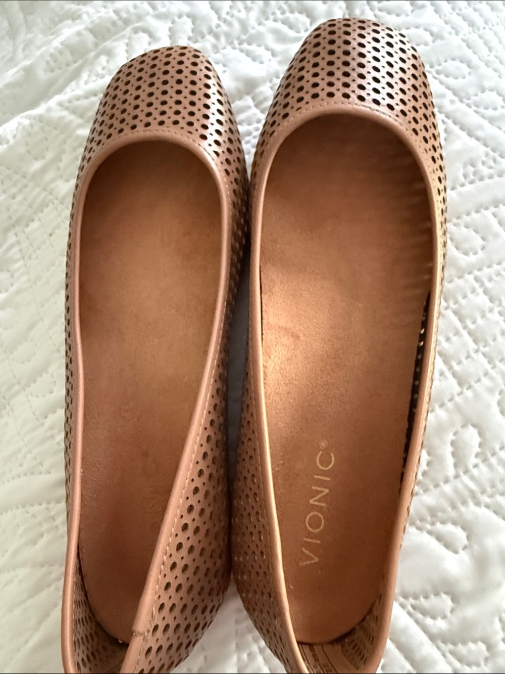 Vionic Women's Perforated Tan flats. never worn - Picture 4 of 5